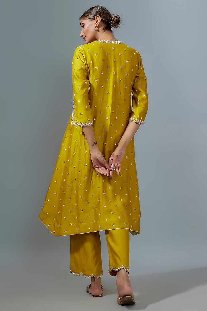 Lime Chanderi Dabka Embroidered Kurta Set by SURBHI SHAH at Pernia's Pop Up Shop