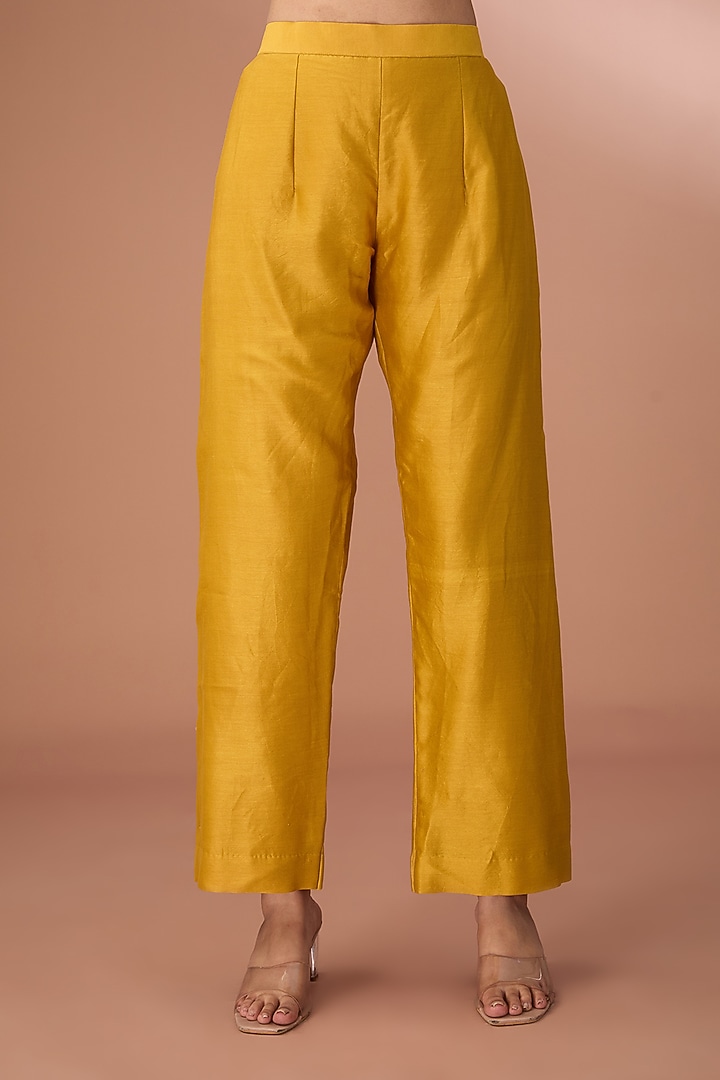 Mustard Yellow Chanderi Kurta Set by SURBHI SHAH at Pernia's Pop Up Shop