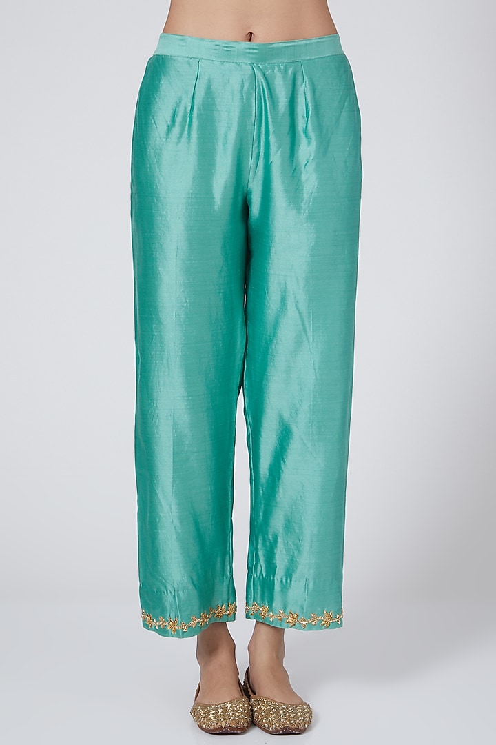 Green Hand Embroidered Kurta Set by SURBHI SHAH at Pernia's Pop Up Shop