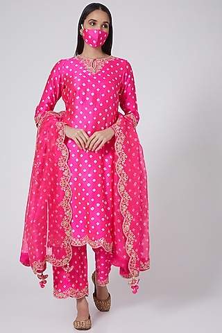 Magenta Hand Embroidered Kurta Set by SURBHI SHAH