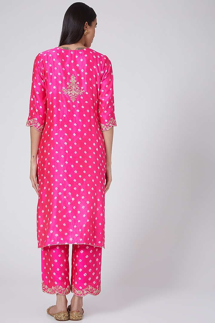 Magenta Hand Embroidered Kurta Set by SURBHI SHAH at Pernia's Pop Up Shop