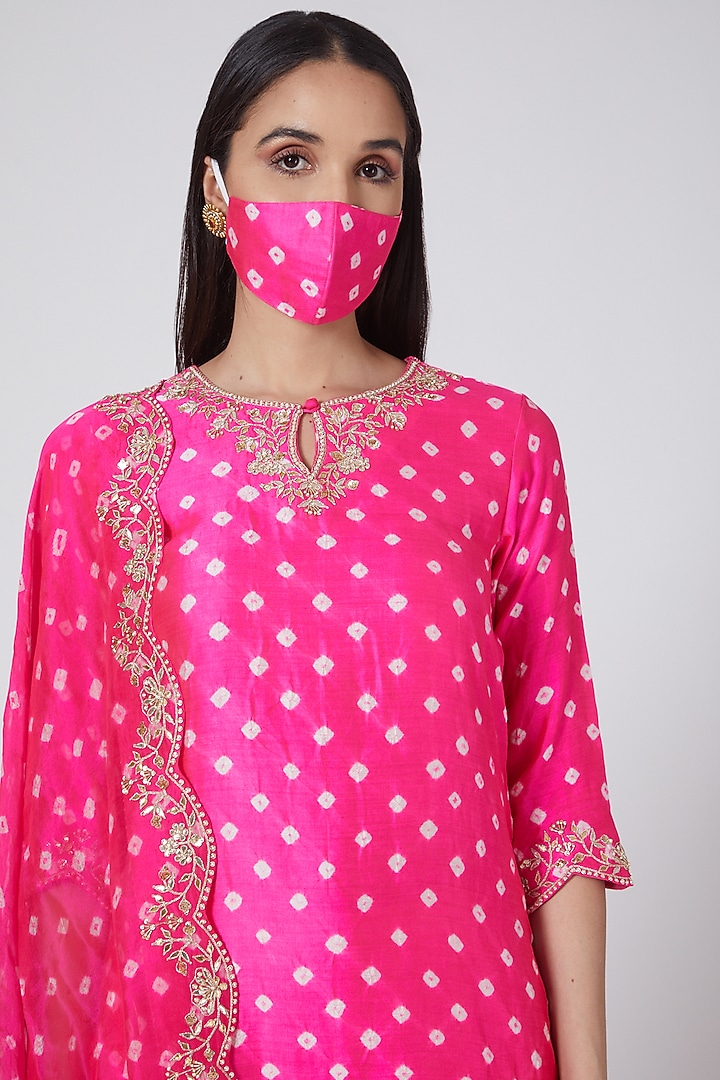 Magenta Hand Embroidered Kurta Set by SURBHI SHAH at Pernia's Pop Up Shop