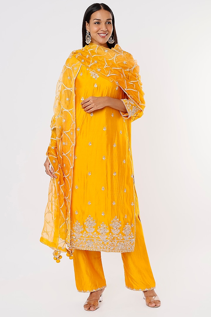 Yellow Hand Embroidered Kurta Set by SURBHI SHAH at Pernia's Pop Up Shop