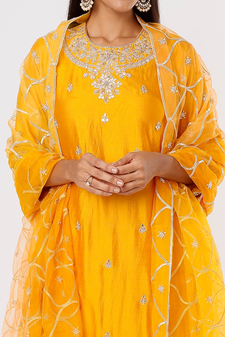 Yellow Hand Embroidered Kurta Set by SURBHI SHAH at Pernia's Pop Up Shop