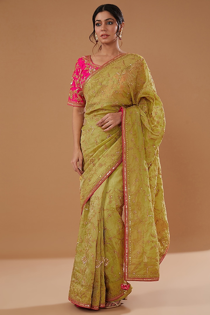 Yellow Pure Spun Silk Embroidered Reception Saree Set by SURBHI SHAH at Pernia's Pop Up Shop