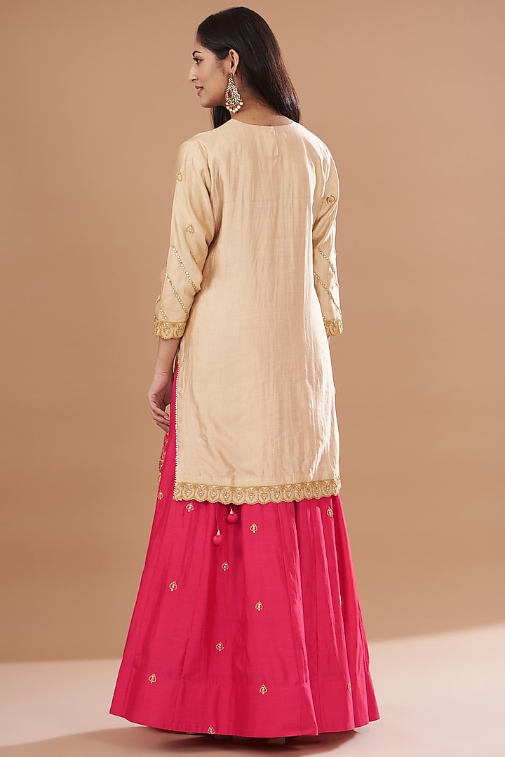 Red Pure Spun Silk Wedding Lehenga Set by SURBHI SHAH at Pernia's Pop Up Shop