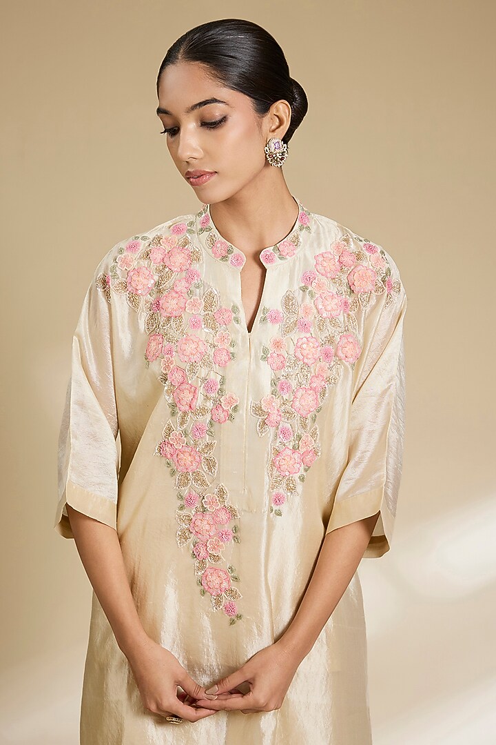 Off-White Kora Silk 3D Floral Embroidered Kurta Set by SURBHI SHAH at Pernia's Pop Up Shop