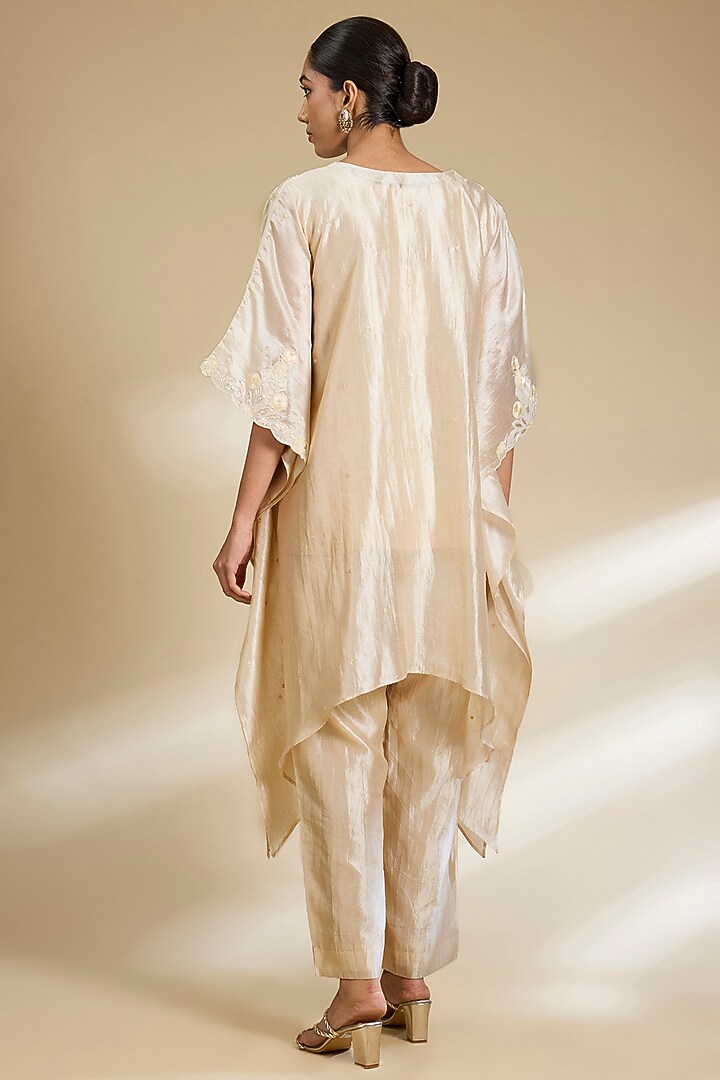 Off-White Kora Silk Sequins Embroidered Kurta Set by SURBHI SHAH at Pernia's Pop Up Shop