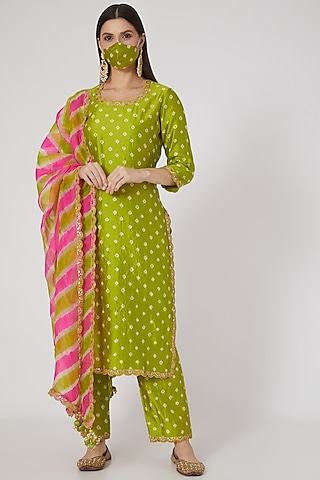 Green Hand Embroidered Kurta Set by SURBHI SHAH