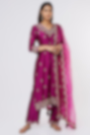 Purple Embroidered Kurta Set by SURBHI SHAH at Pernia's Pop Up Shop