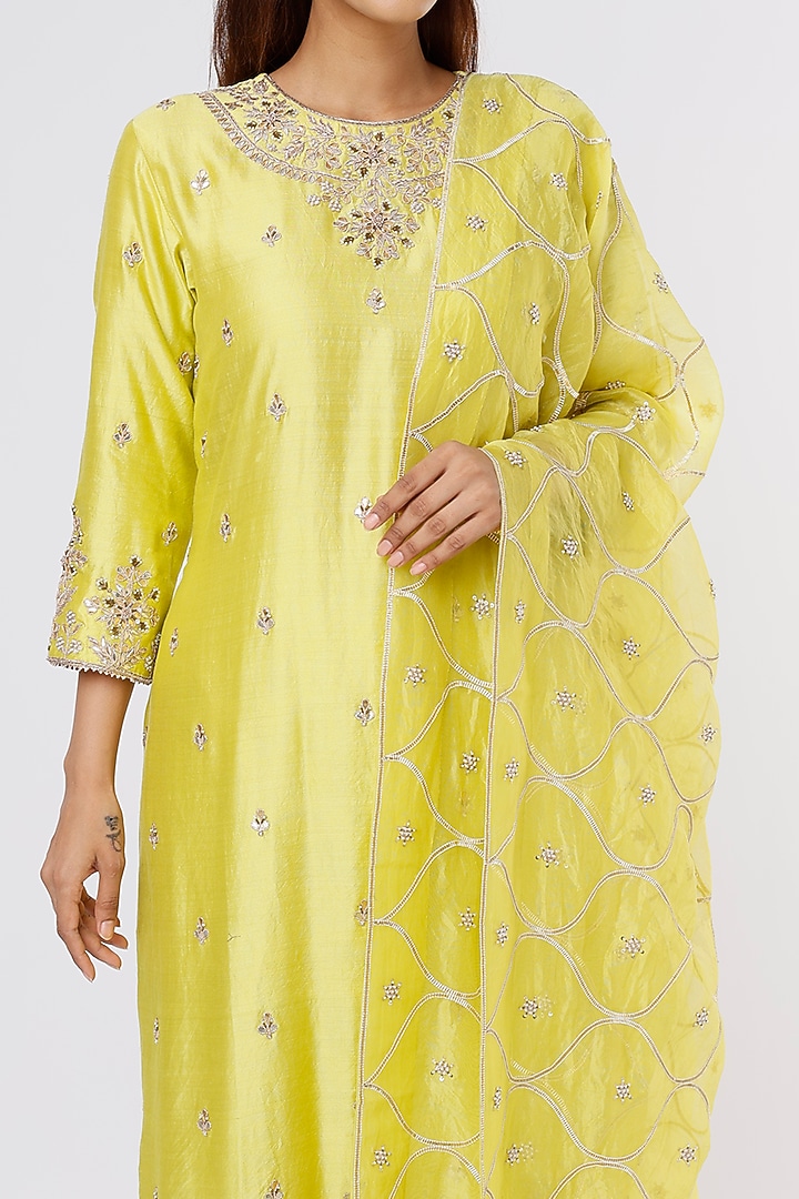 Parrot Green Embroidered Kurta Set by SURBHI SHAH at Pernia's Pop Up Shop