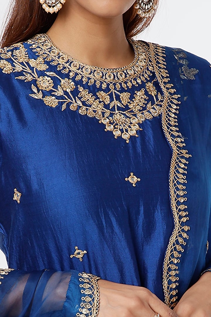 Royal Blue Embroidered Kurta Set by SURBHI SHAH at Pernia's Pop Up Shop