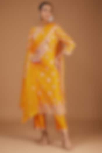 Mustard Yellow Pure Spun Silk Gota Patti Kurta Set by SURBHI SHAH at Pernia's Pop Up Shop