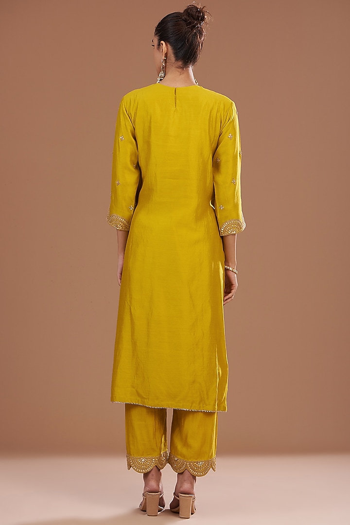 Yellow Pure Spun Silk Marori Embroidered Kurta Set by SURBHI SHAH at Pernia's Pop Up Shop