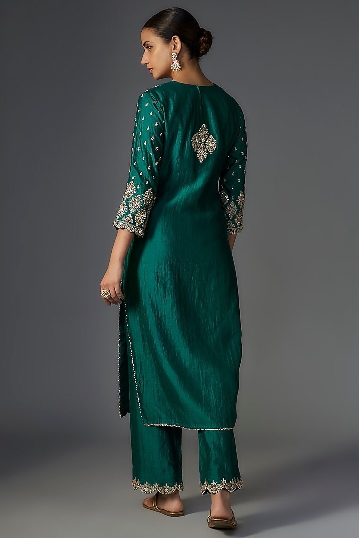 Emerald Green Pure Spun Silk Marori Embroidered Kurta Set by SURBHI SHAH at Pernia's Pop Up Shop