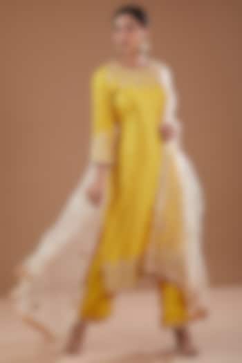 Yellow Pure Spun Silk Gota & Marori Kurta Set by SURBHI SHAH at Pernia's Pop Up Shop