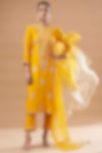 Yellow Pure Spun Silk Embroidered Kurta Set by SURBHI SHAH at Pernia's Pop Up Shop