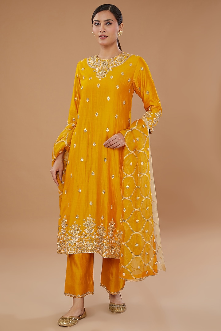 Mango Yellow Pure Spun Silk Embroidered Kurta Set by SURBHI SHAH at Pernia's Pop Up Shop