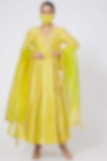 Yellow Sequins Embroidered Kurta Set by SURBHI SHAH at Pernia's Pop Up Shop