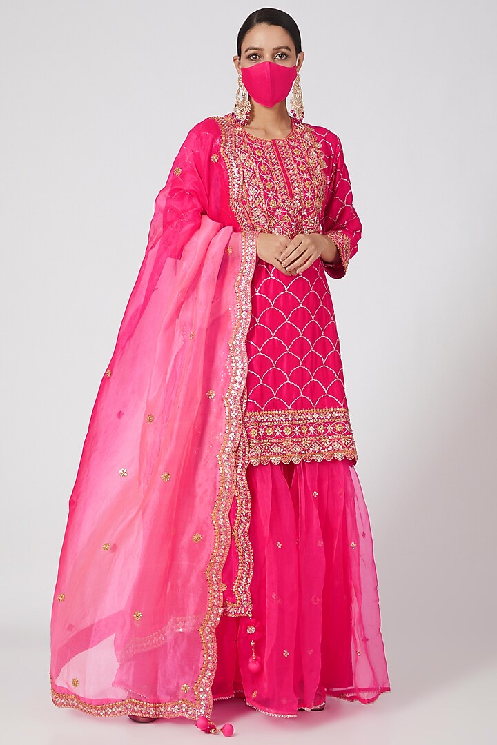 Magenta Hand Embroidered Kurta Set by SURBHI SHAH at Pernia's Pop Up Shop
