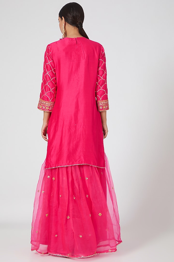 Magenta Hand Embroidered Kurta Set by SURBHI SHAH at Pernia's Pop Up Shop