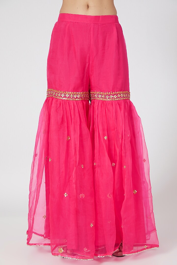 Magenta Hand Embroidered Kurta Set by SURBHI SHAH at Pernia's Pop Up Shop