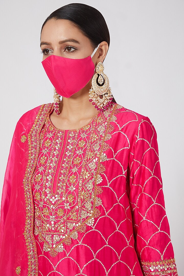 Magenta Hand Embroidered Kurta Set by SURBHI SHAH at Pernia's Pop Up Shop
