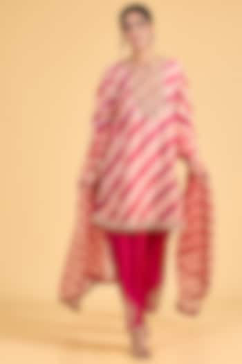 Red Old Rose Colored Leheriya Spun Kurta Set by Surbhi Shah at Pernia's Pop Up Shop