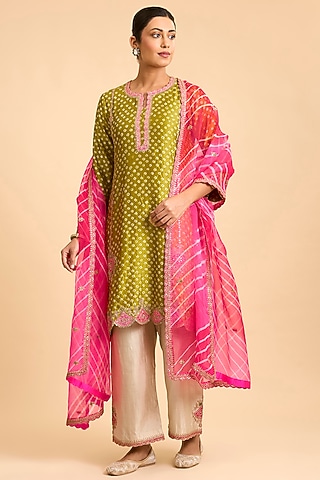 Parrot Green Spun SIlk Marori Embroidered Bandhani Kurta Set by Surbhi Shah