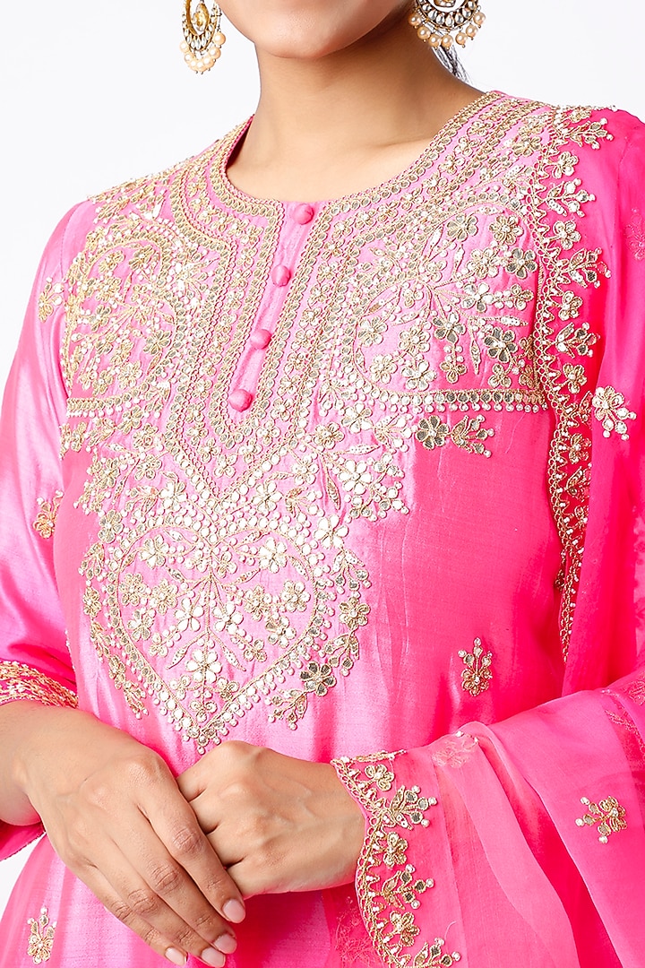 Magenta Gota Hand Embroidered Kurta Set by SURBHI SHAH at Pernia's Pop Up Shop