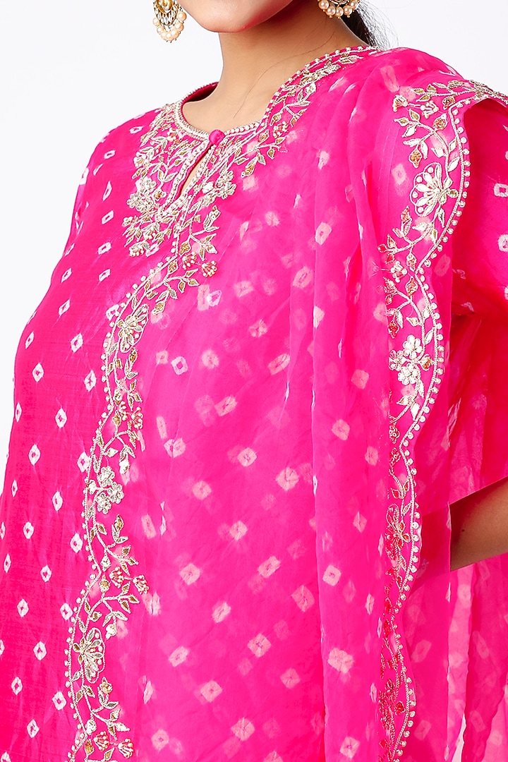 Magenta Bandhani Printed Kurta Set by SURBHI SHAH at Pernia's Pop Up Shop