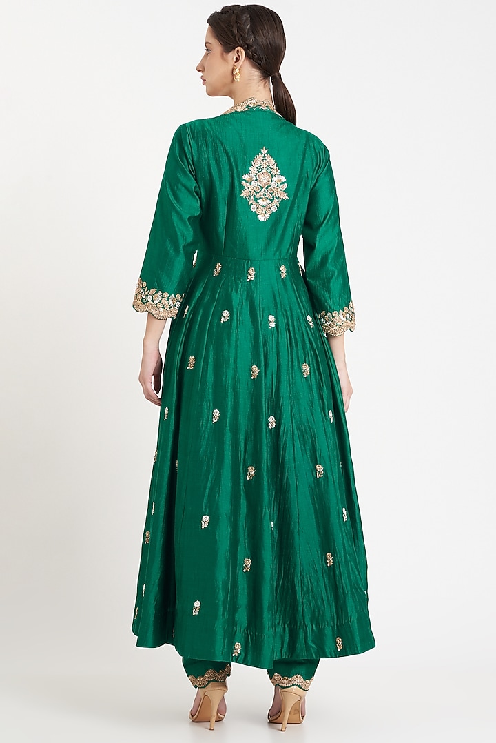 Emerald Green Silk Embroidered Kurta Set by SURBHI SHAH at Pernia's Pop Up Shop