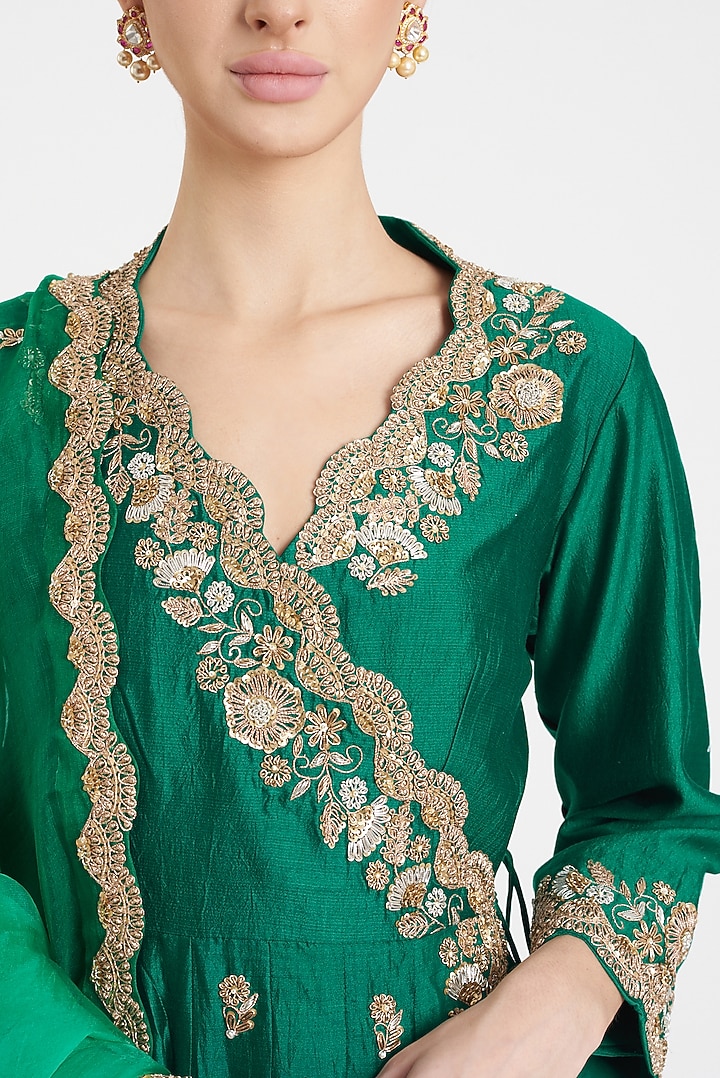 Emerald Green Silk Embroidered Kurta Set by SURBHI SHAH at Pernia's Pop Up Shop
