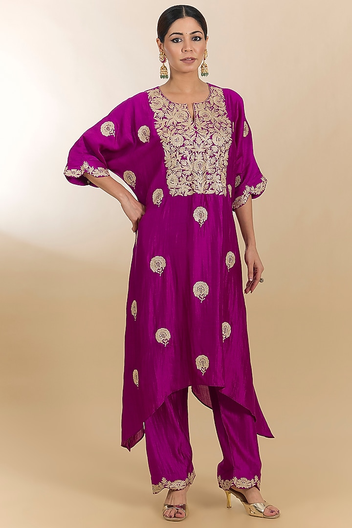 Magenta Spun Silk Embroidered Kaftan Set by Surbhi Shah at Pernia's Pop Up Shop
