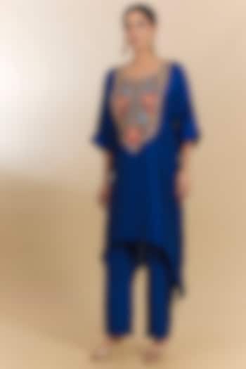 Navy Blue Raw Silk Resham Work Kaftan Set by Surbhi Shah at Pernia's Pop Up Shop