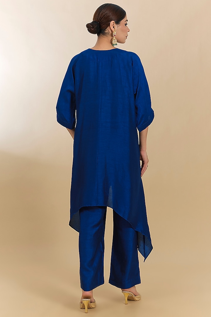 Navy Blue Raw Silk Resham Work Kaftan Set by Surbhi Shah at Pernia's Pop Up Shop