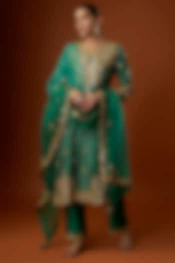 Emerald Green Pure Spun Silk Marori Embroidered Bandhej Kurta Set by SURBHI SHAH at Pernia's Pop Up Shop