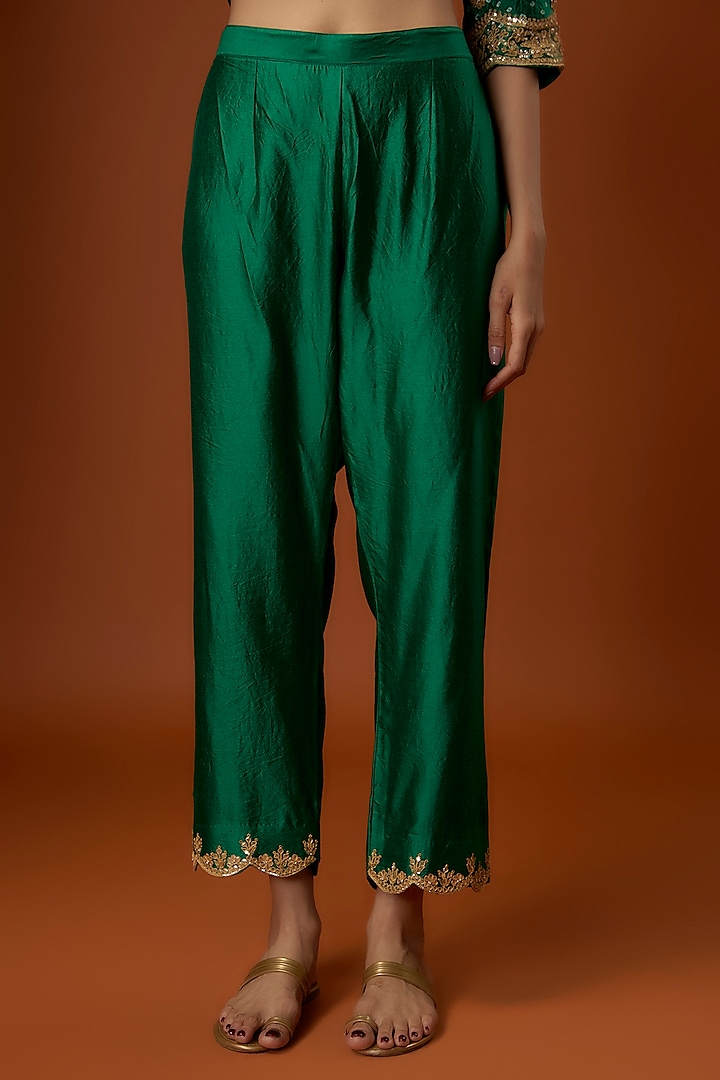 Emerald Green Pure Spun Silk Marori Embroidered Bandhej Kurta Set by SURBHI SHAH at Pernia's Pop Up Shop
