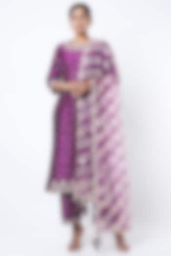 Plum Purple Spun Silk Bandhani Printed Kurta Set by SURBHI SHAH