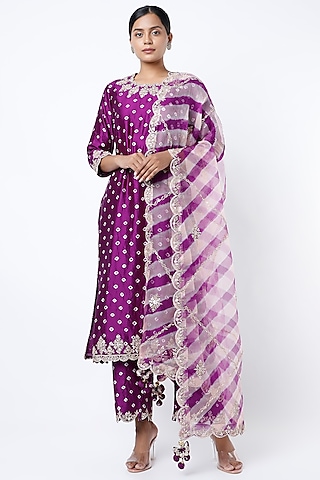Plum Purple Spun Silk Bandhani Printed Kurta Set by SURBHI SHAH