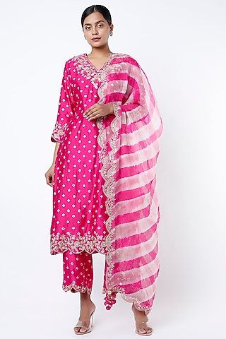 Candy Pink Hand Embroidered Kurta Set by SURBHI SHAH