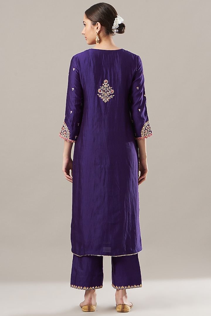 Purple Embroidered Kurta Set by SURBHI SHAH at Pernia's Pop Up Shop