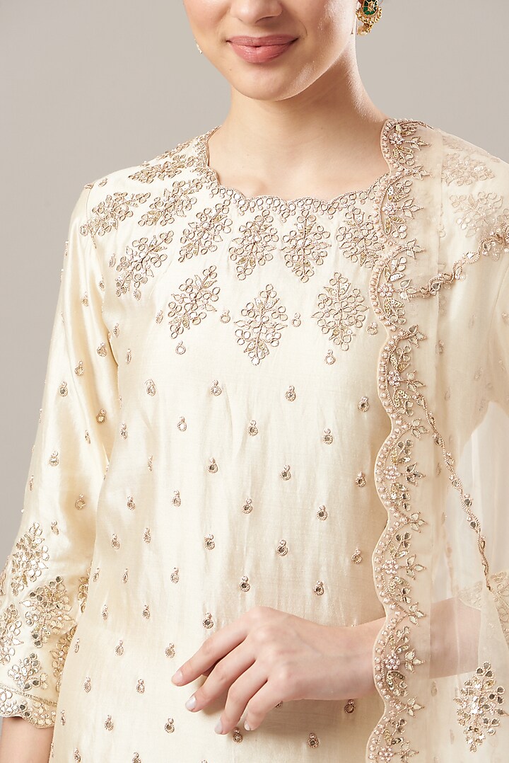 Ivory Hand Embroidered Kurta Set by SURBHI SHAH at Pernia's Pop Up Shop