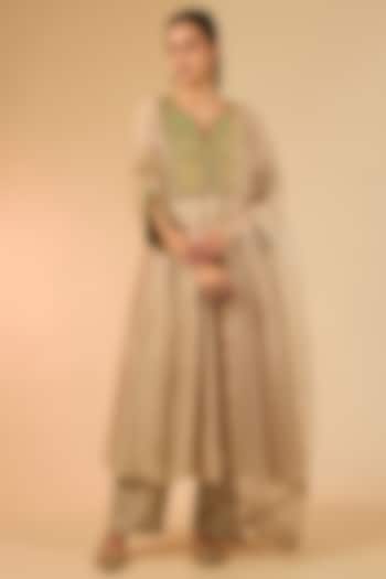 Pearl White Chanderi Marori Work Wedding Anarkali Set by Surbhi Shah at Pernia's Pop Up Shop