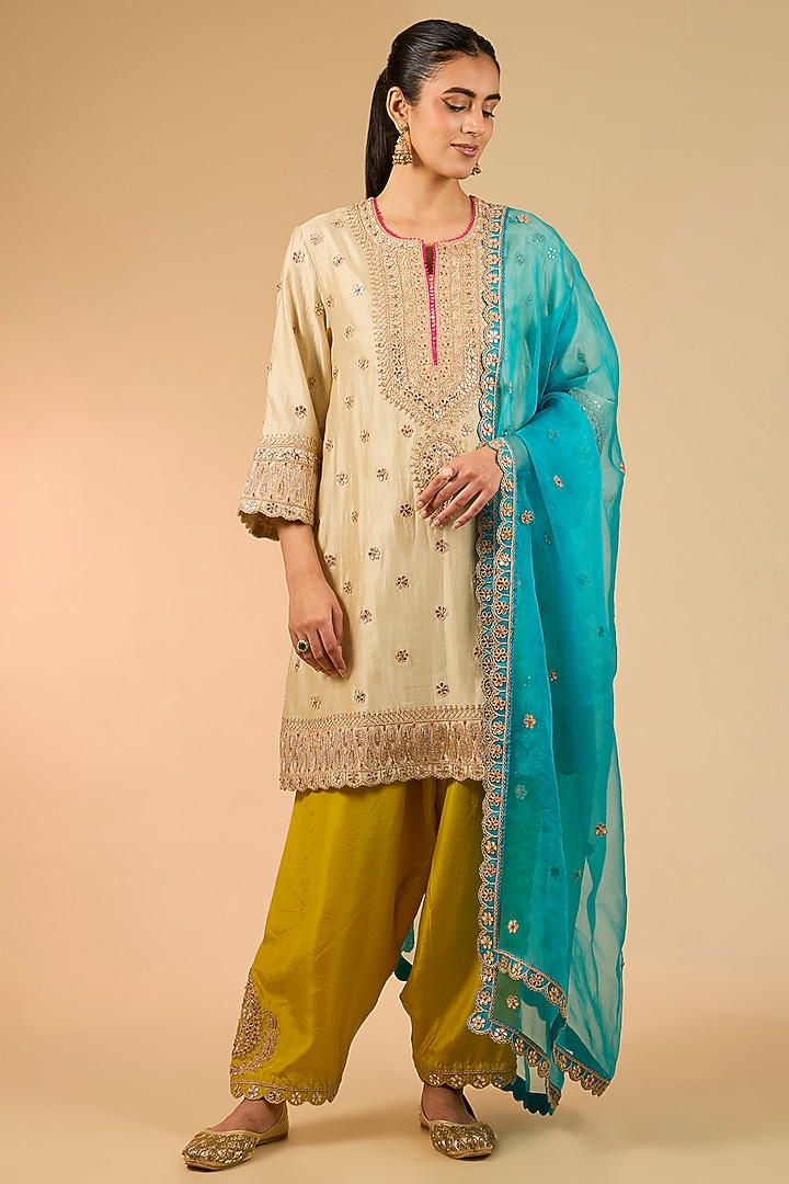 Pearl White Spun Silk Marori Work Kurta Set by Surbhi Shah at Pernia's Pop Up Shop