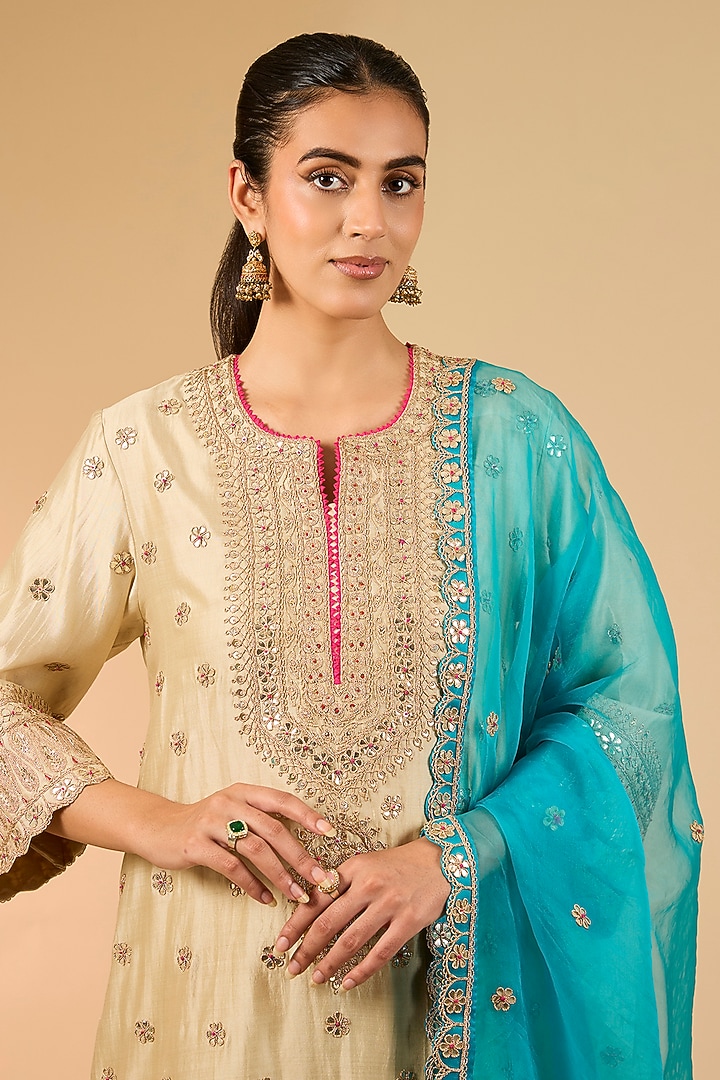 Pearl White Spun Silk Marori Work Kurta Set by Surbhi Shah at Pernia's Pop Up Shop