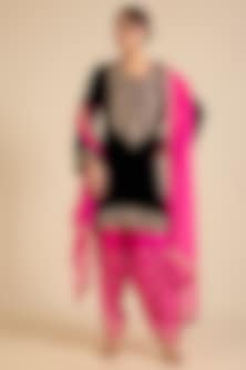 Black & Hot Pink Velvet Embroidered Kurta Set by SURBHI SHAH