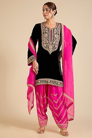Black & Hot Pink Velvet Embroidered Kurta Set by SURBHI SHAH