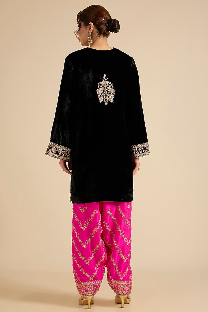 Black & Hot Pink Velvet Embroidered Kurta Set by SURBHI SHAH at Pernia's Pop Up Shop