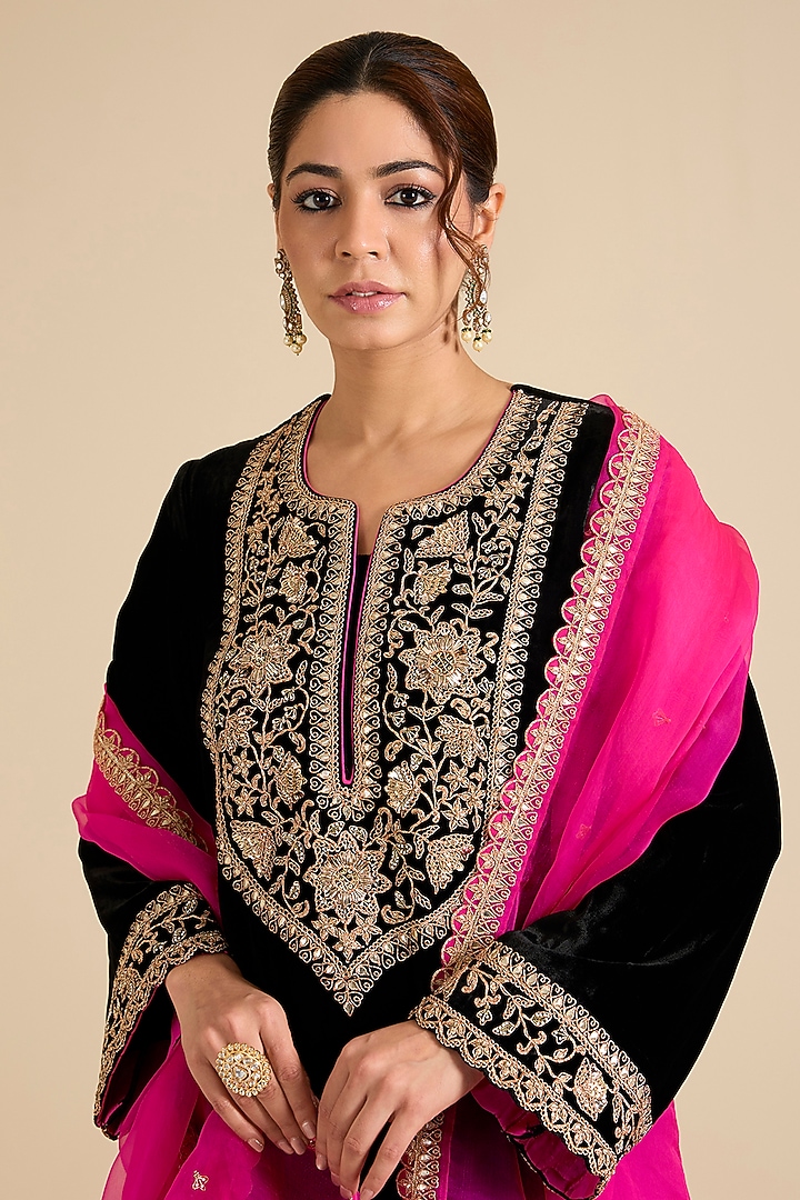 Black & Hot Pink Velvet Embroidered Kurta Set by SURBHI SHAH at Pernia's Pop Up Shop